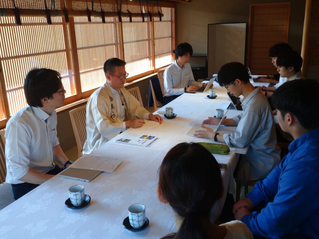 あらや滔々庵 永井代表との懇談する様子